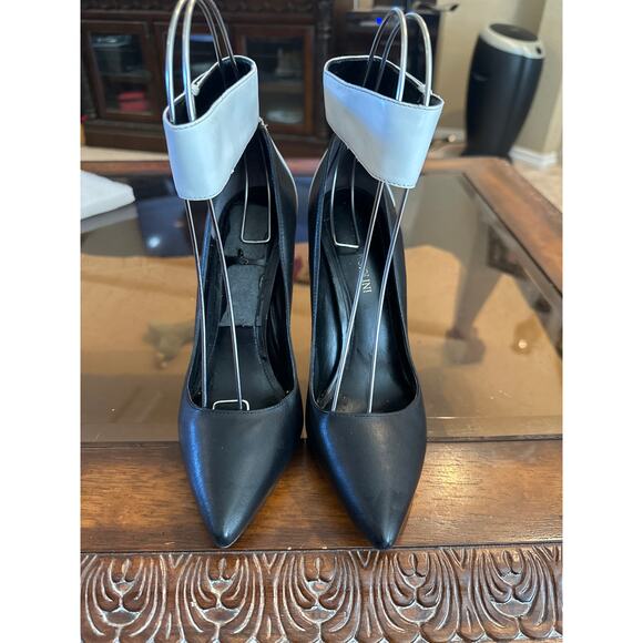 Women’s Enzo Angiolini Black / White Pointed Toe Pump. Size 8 - Picture 3 of 6